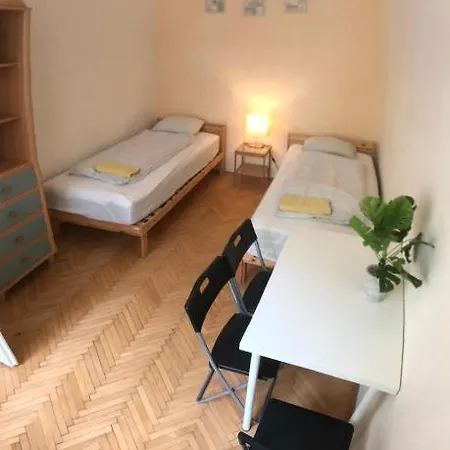Quiet Apartment Near City Centre 公寓