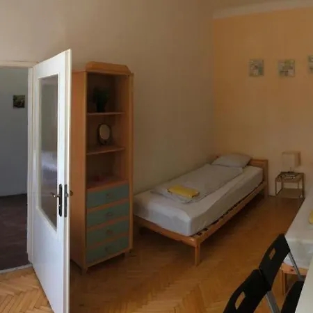 Quiet Apartment Near City Centre 公寓