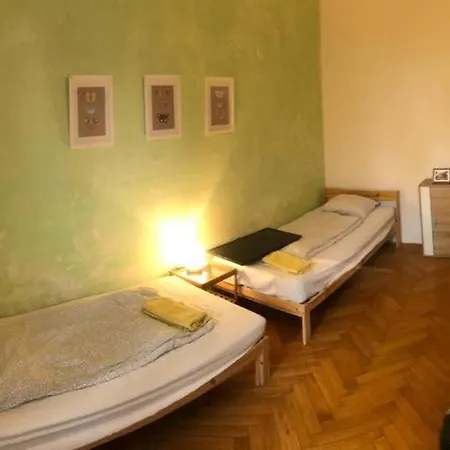 公寓 Quiet Apartment Near City Centre